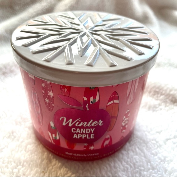 NWT Bath & Body Works 3-Wick Scented Candle – Winter Candy Apple 🍎❄️ - Picture 5 of 9